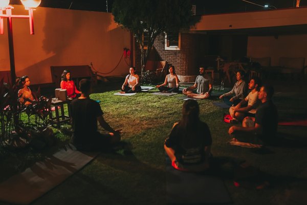 Influence des magazines de mode sur notre vision de la beauté : décryptage et impacts