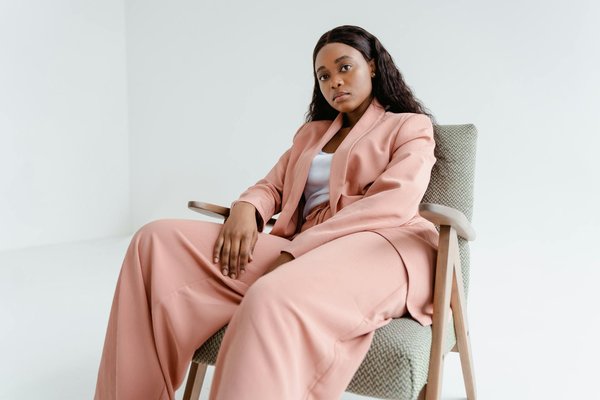 Raffinement et Modernité : Sublimez Votre Look Contemporain avec des Accessoires en Perles !